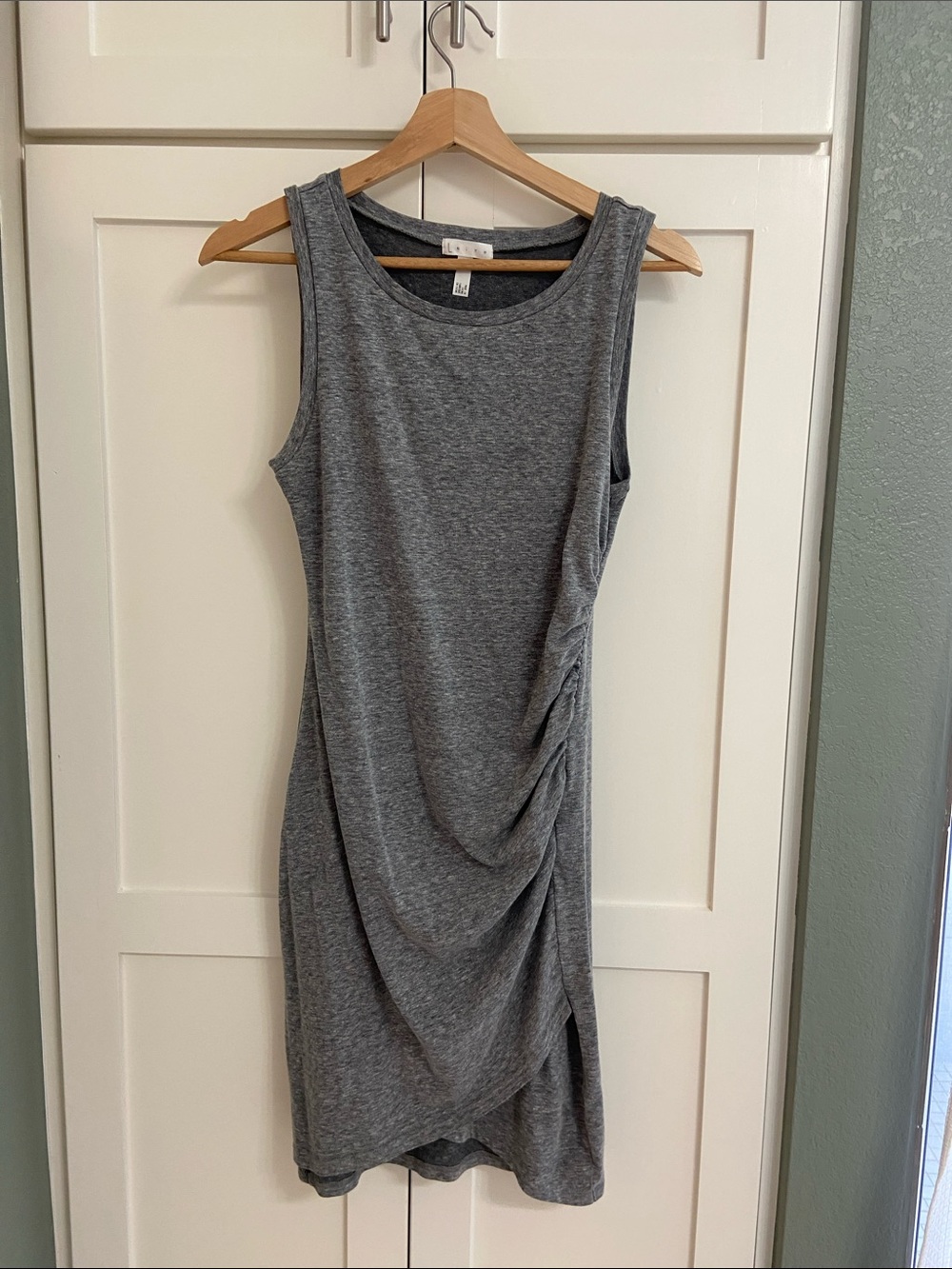 Leith Gray Sleeveless Ruched Side Midi Dress